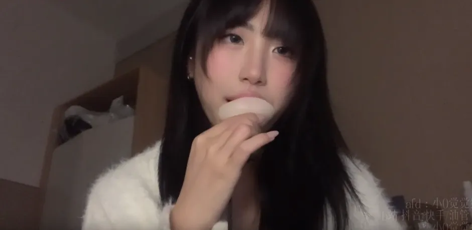 小0觉觉猪 舔耳 (图2)