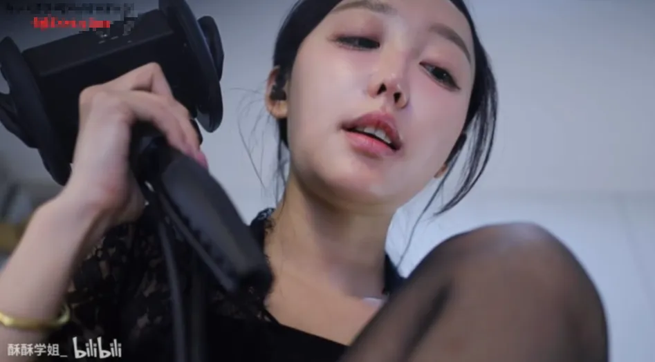 酥酥学姐 被同学妈妈照顾的一夜_1_ (图2)