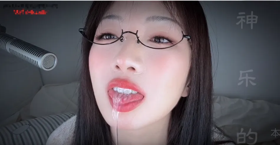 晚安yoyo 25.05.20_反差怼脸口道具口麦 (图1)