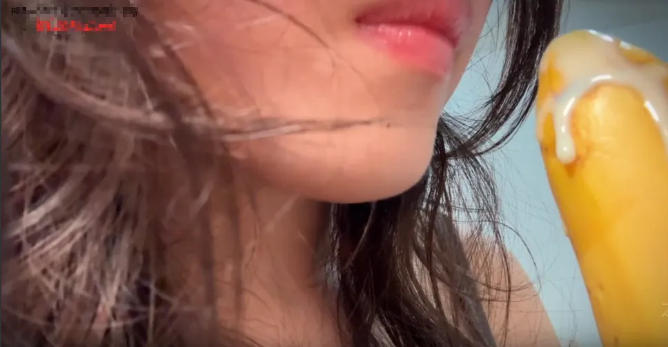 鹿鹿沄 banana搭配炼乳