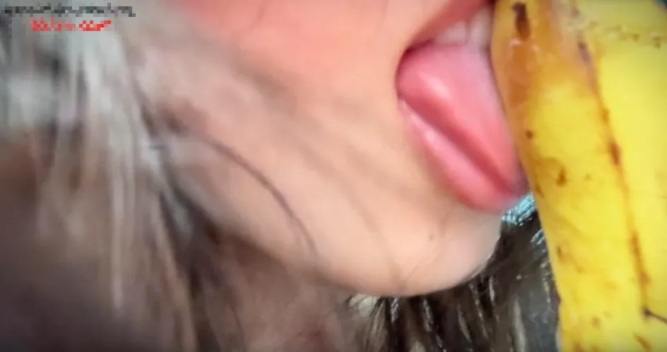 鹿鹿沄 banana搭配炼乳 (图2)