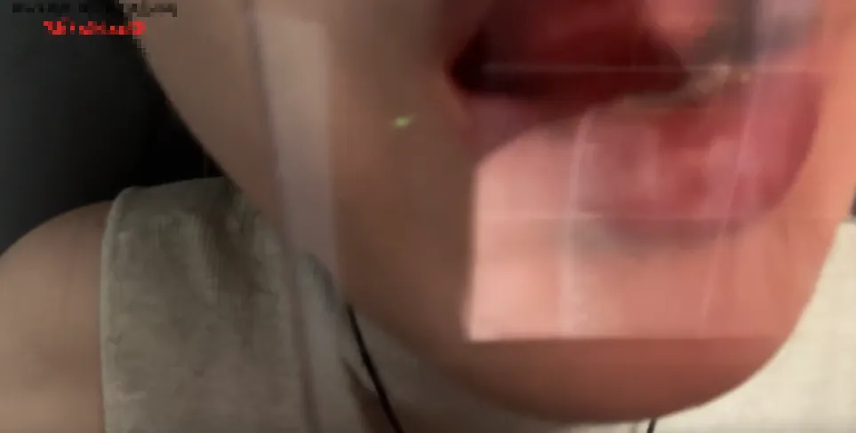 喵喵你好好好 舔亚克力板 (图2)